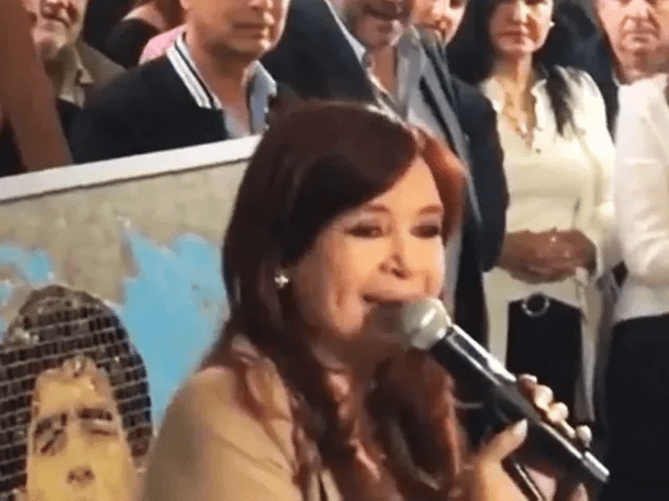 Emotivo: Cristina Kirchner se despidió de los trabajadores del Senado