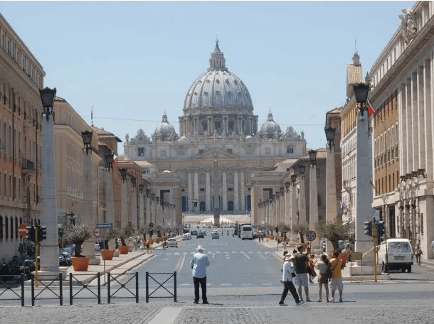 El Vaticano condenó a un sacerdote a dos años y medio de prisión por corrupción de menores