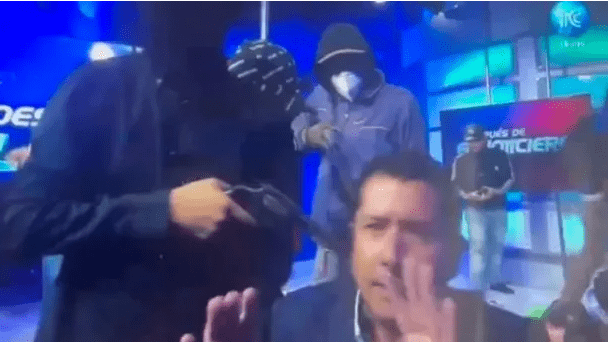 Ecuador: grupo armado tomó un canal de TV en plena transmisión